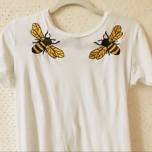 ⭐️ F21 Bee Embroidered T-Shirt